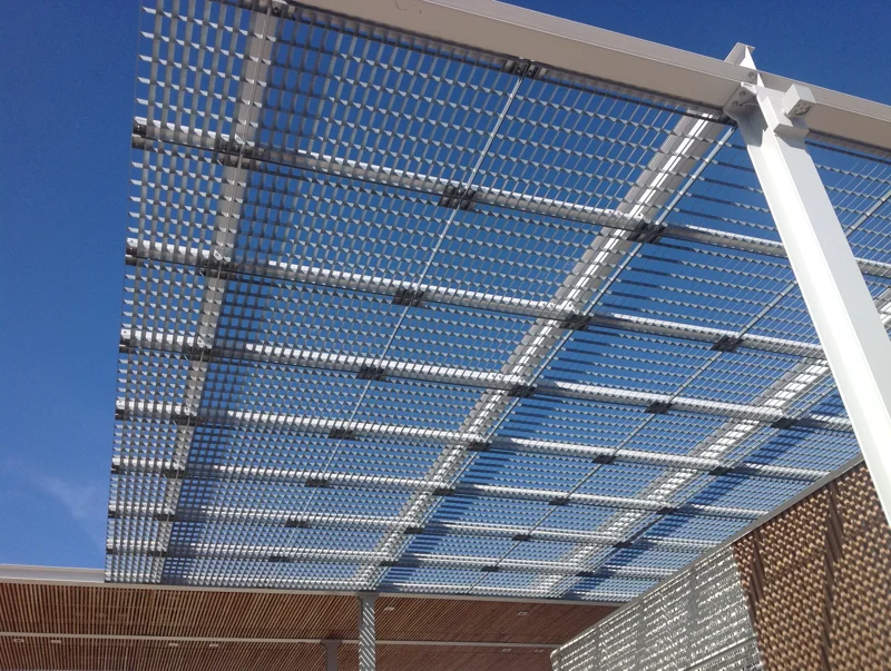 La lame inclinée pour un usage de brise-vue, brise-soleil ou pour habiller une façade